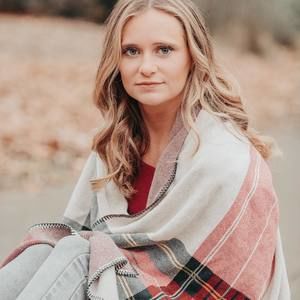 Meet your Posher, Alexis